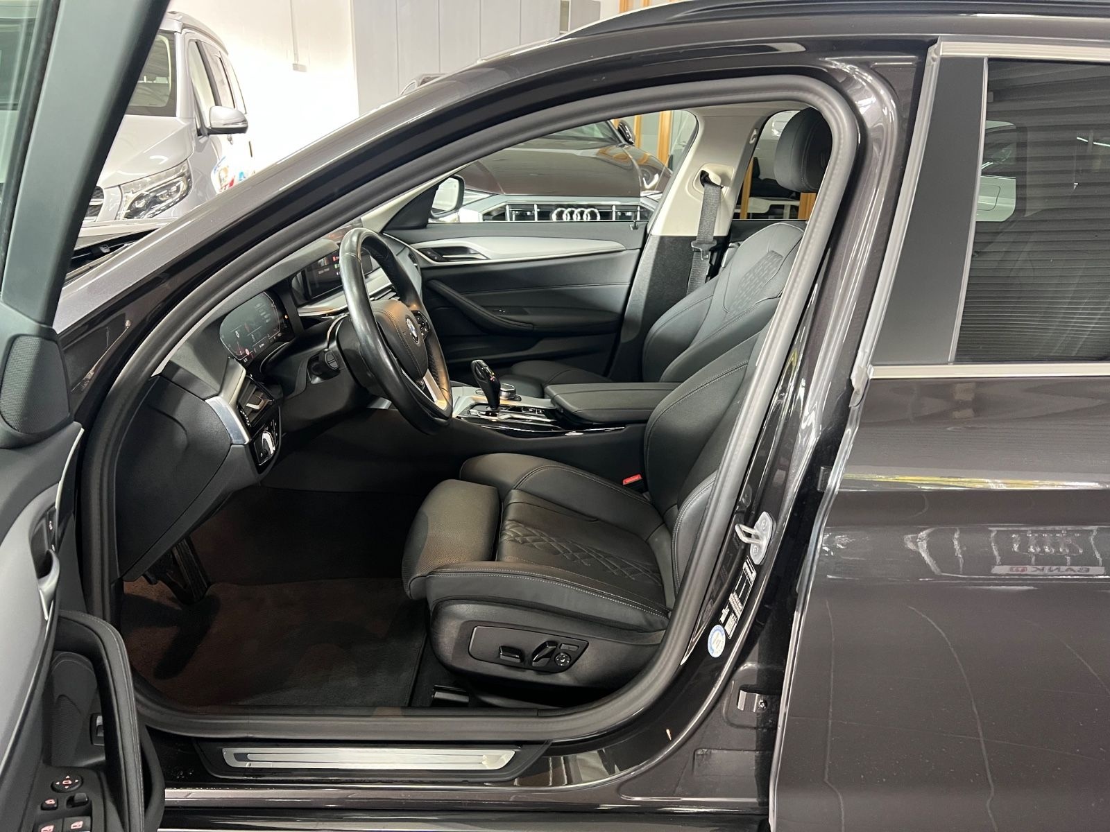 BMW 520d Touring AHK+Driving Assist+HiFi+Parkassist. foto 20