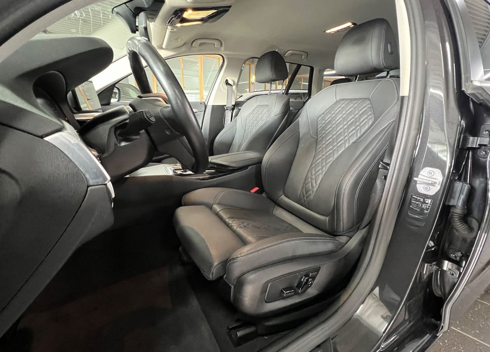 BMW 520d Touring AHK+Driving Assist+HiFi+Parkassist. foto 22