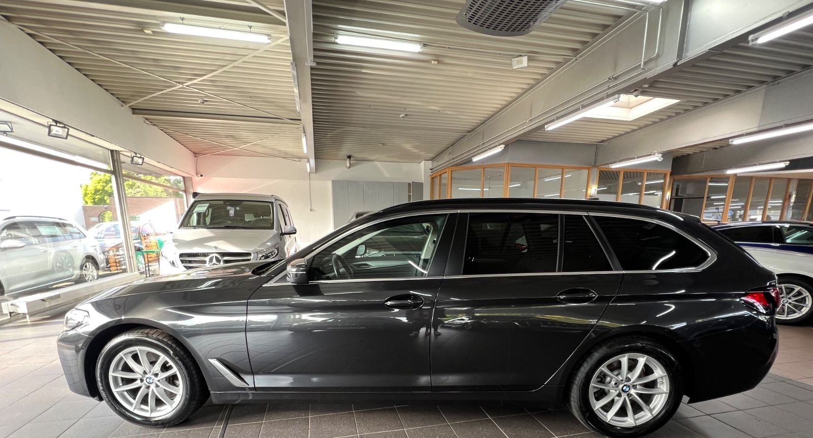 BMW 520d Touring AHK+Driving Assist+HiFi+Parkassist. foto 6