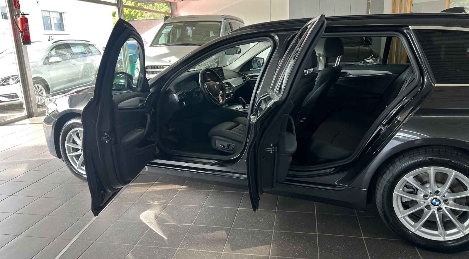 BMW 520d Touring AHK+Driving Assist+HiFi+Parkassist. foto 7