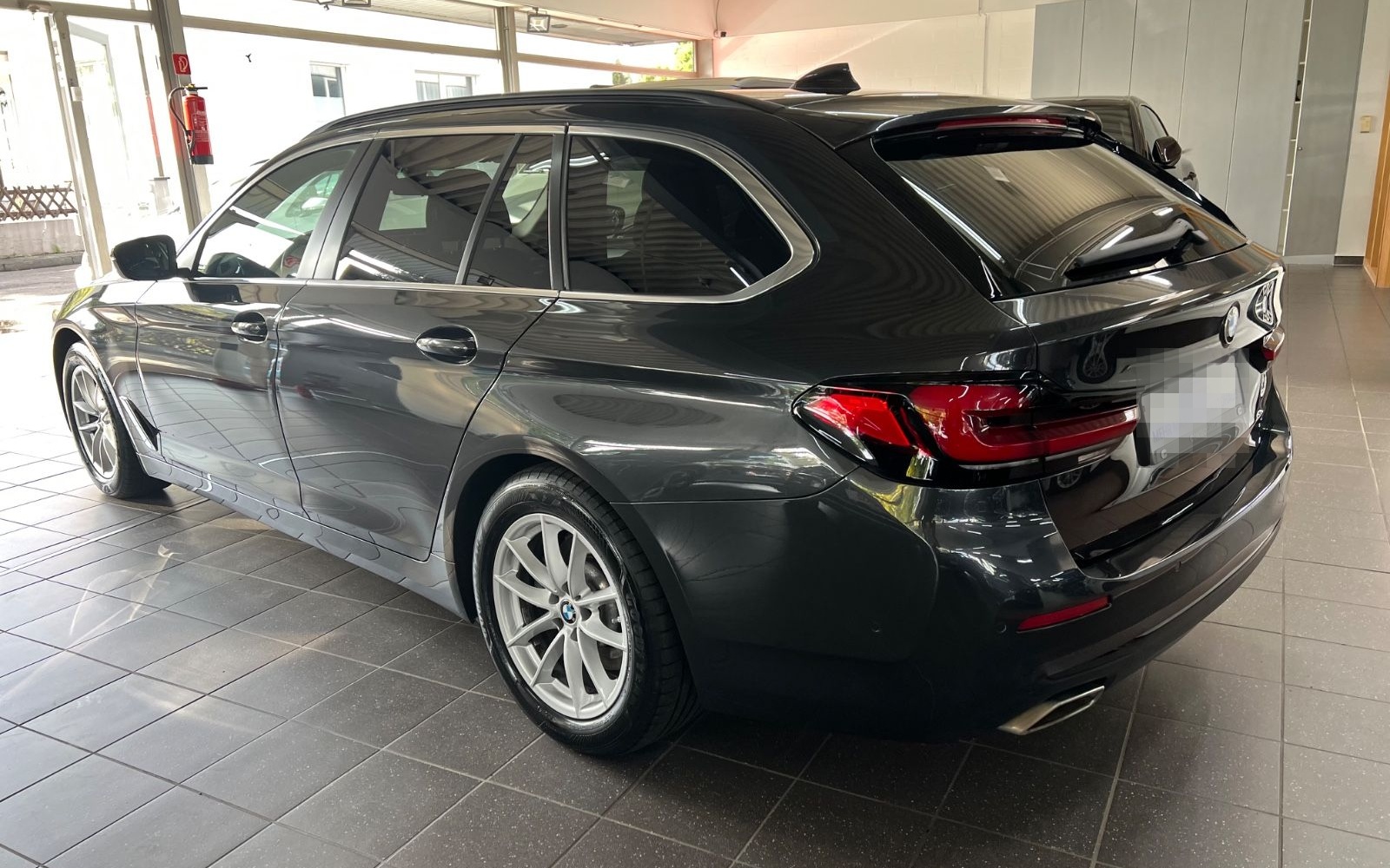 BMW 520d Touring AHK+Driving Assist+HiFi+Parkassist. foto 8