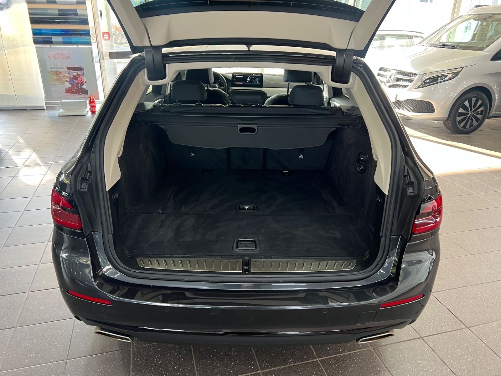 BMW 520d Touring AHK+Driving Assist+HiFi+Parkassist. foto 10