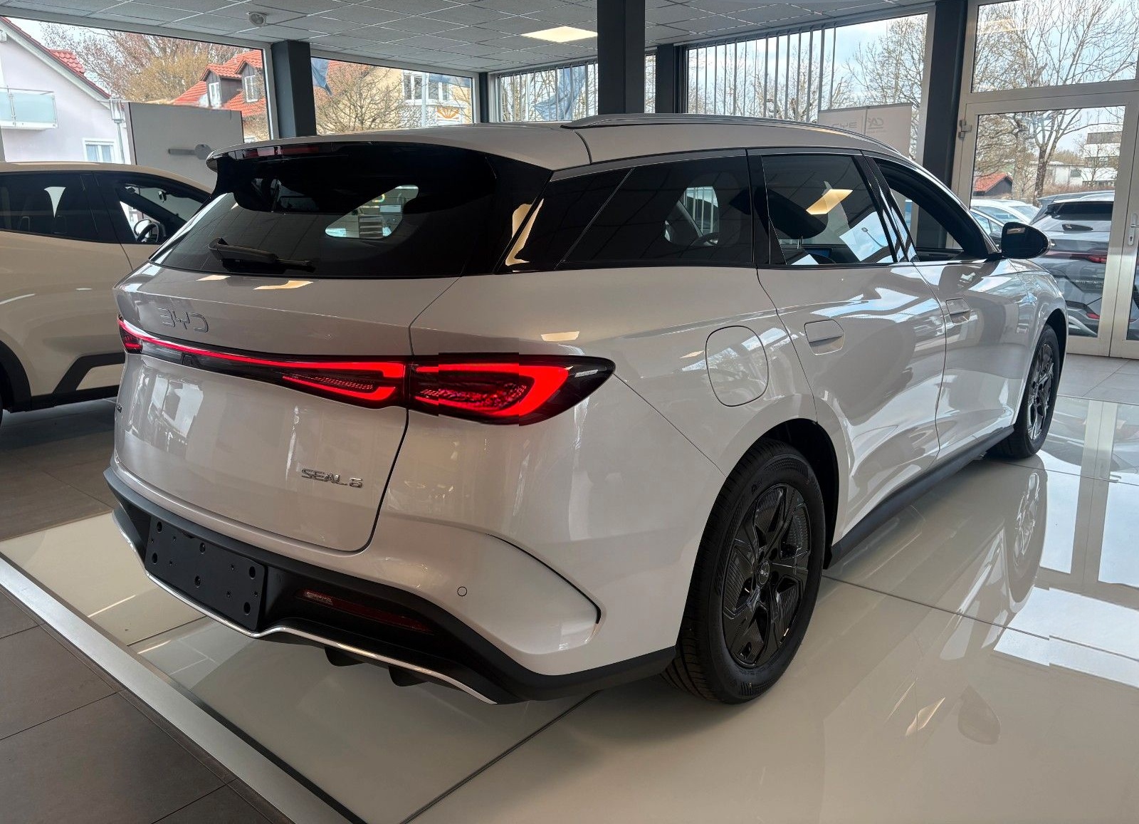 BYD Seal 6 135 kW 1.5 PHEV DM-i Boost foto 2