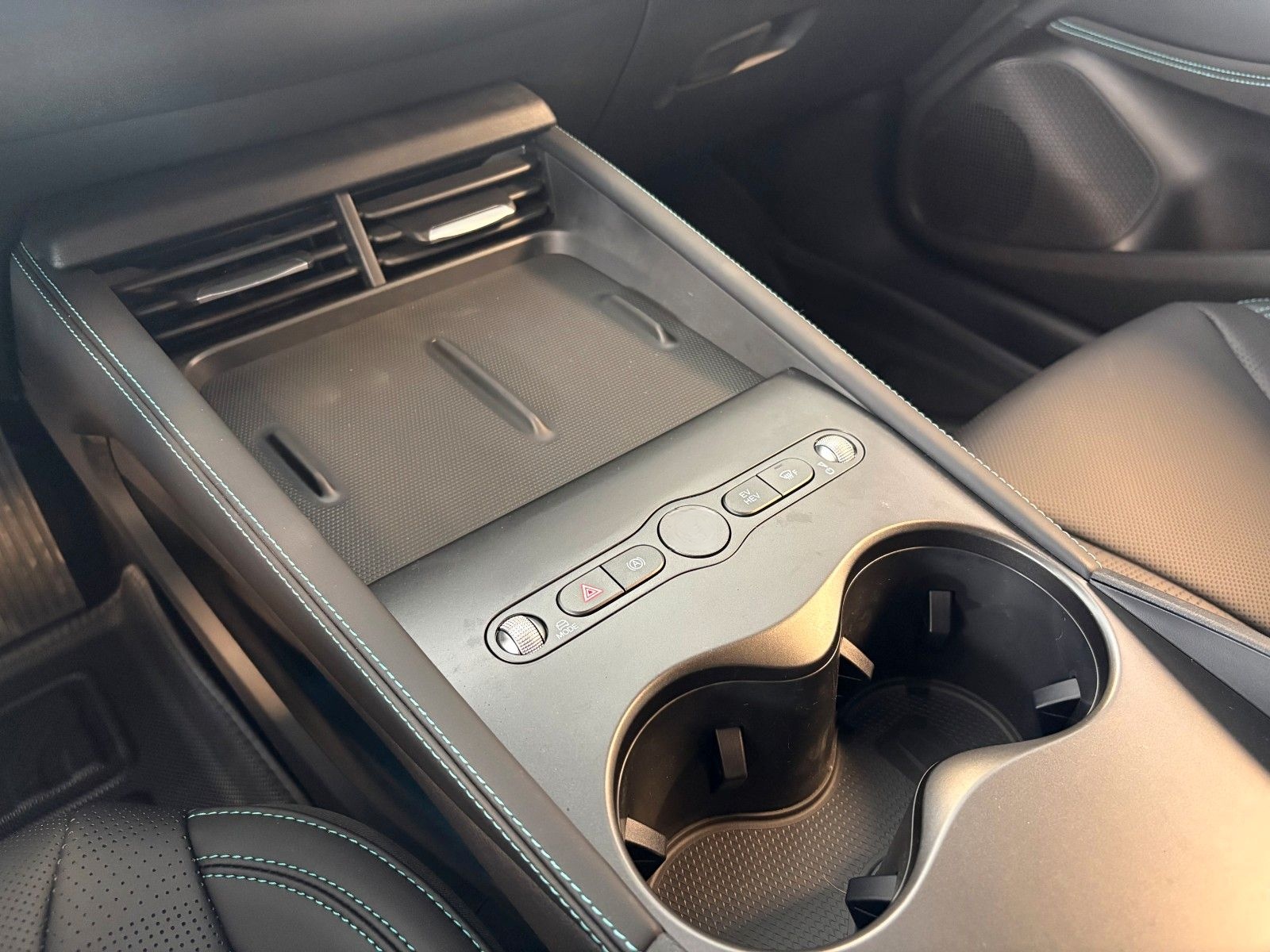 BYD Seal 6 135 kW 1.5 PHEV DM-i Boost foto 14