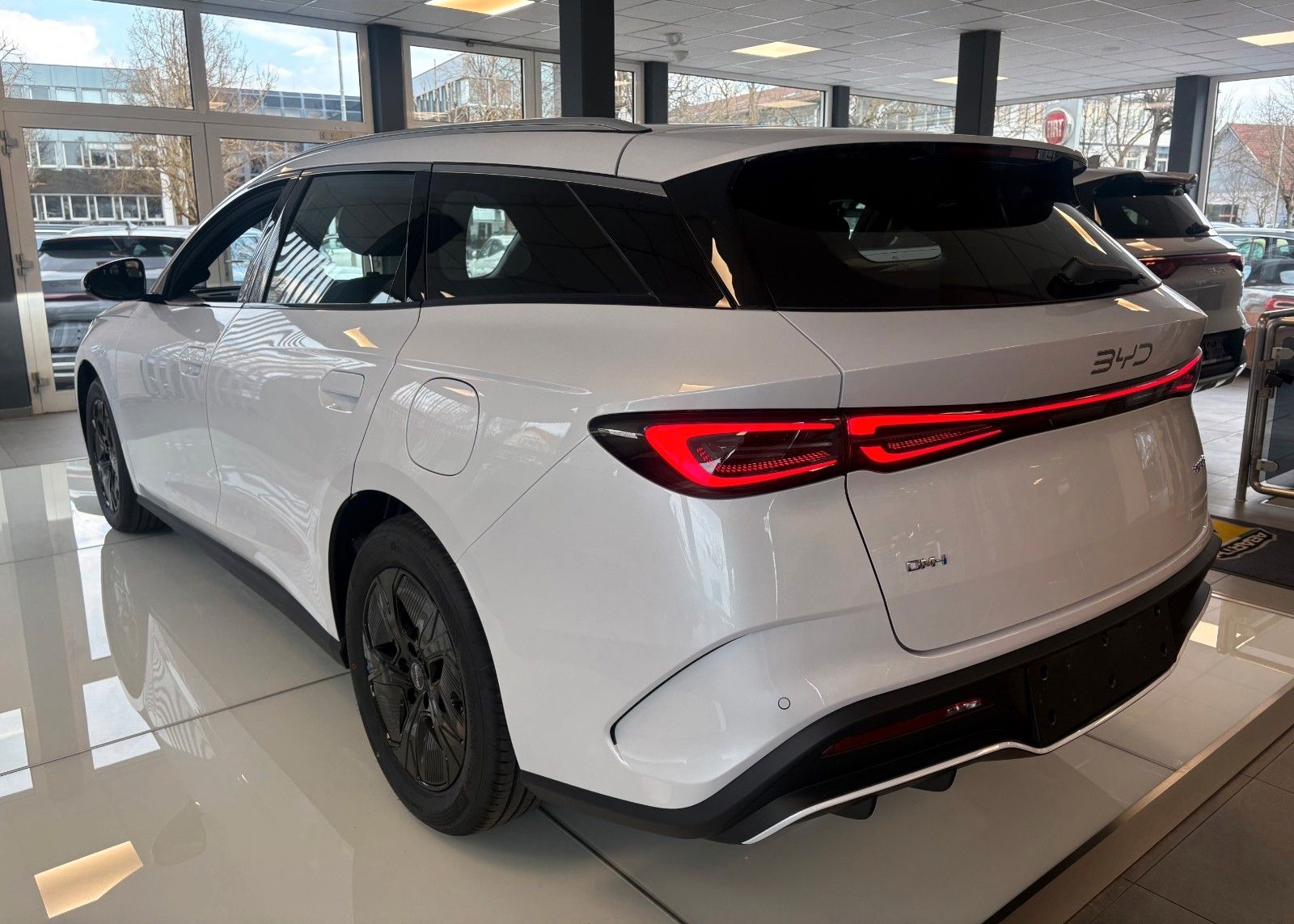 BYD Seal 6 135 kW 1.5 PHEV DM-i Boost foto 4