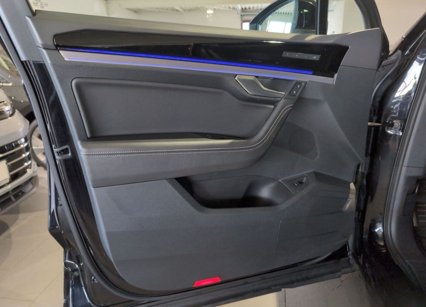 Volkswagen Touareg 3,0 TDI V6 4Motion R-Line DYNAUDIO+AHK foto 11