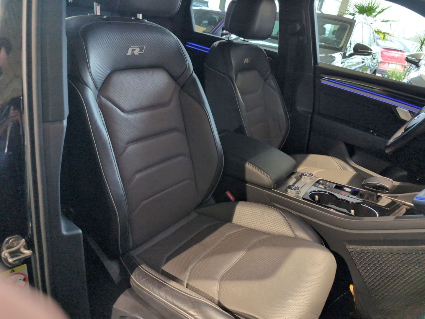 Volkswagen Touareg 3,0 TDI V6 4Motion R-Line DYNAUDIO+AHK foto 14