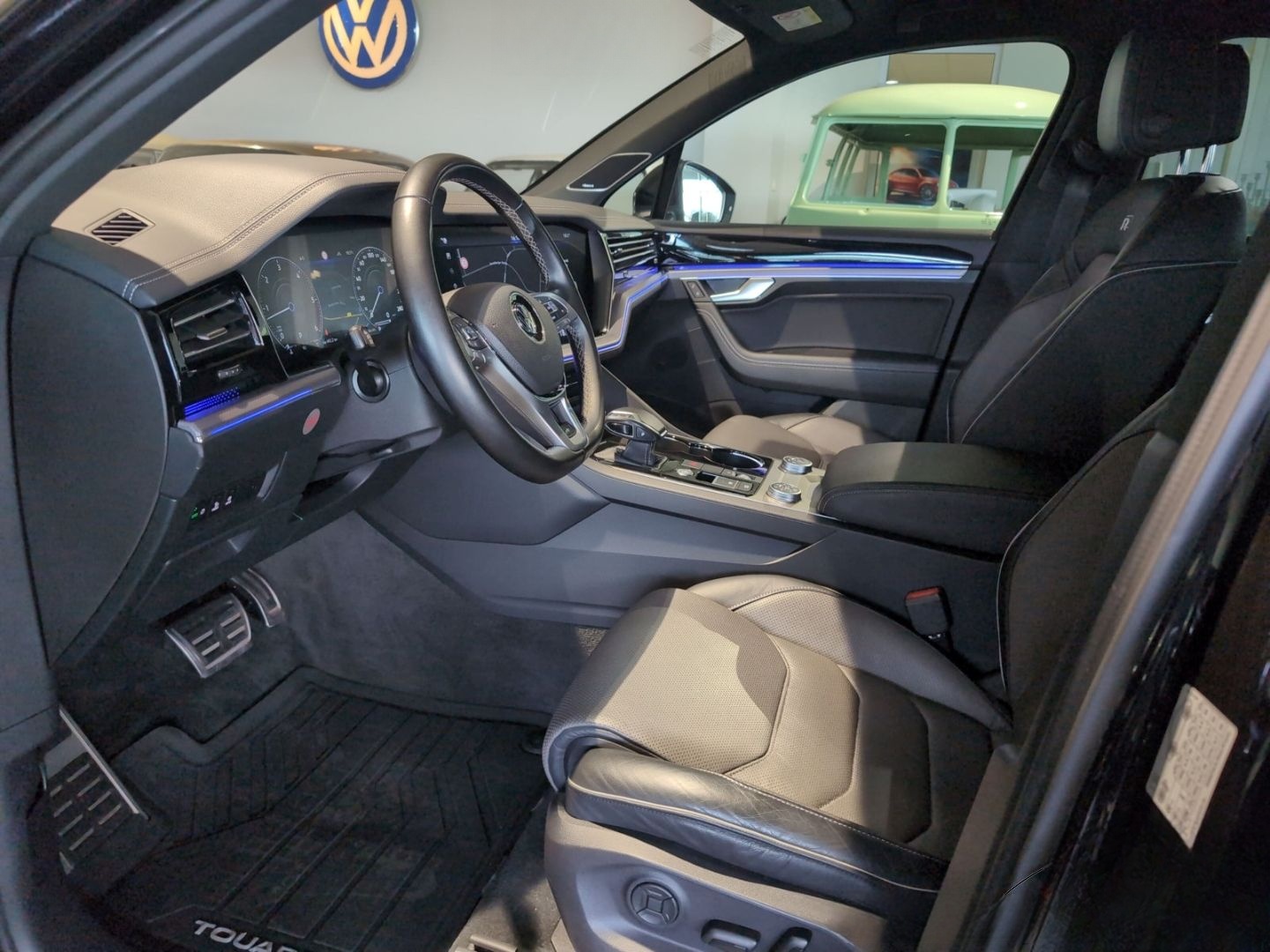 Volkswagen Touareg 3,0 TDI V6 4Motion R-Line DYNAUDIO+AHK foto 24