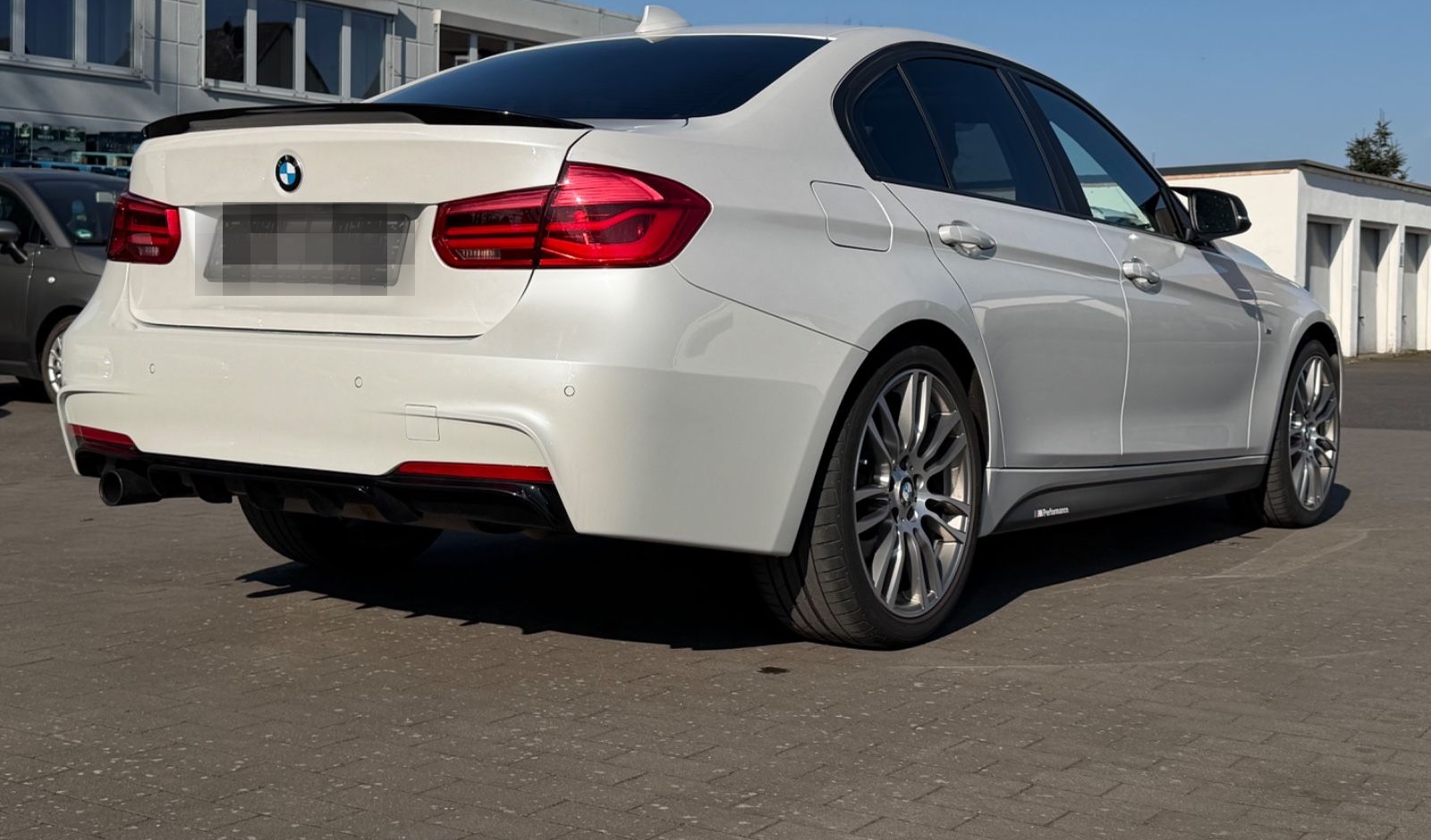 BMW 320i Sport M-Paket LED DKG Weiß-Perl. Leder foto 5