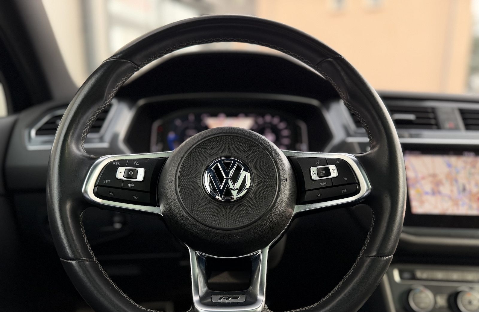 Volkswagen Tiguan Allspace R-LIne / 4Motion / Pano / Memory foto 25