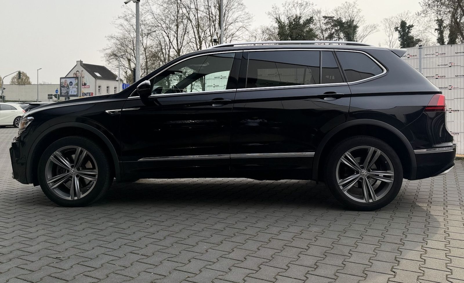 Volkswagen Tiguan Allspace R-LIne / 4Motion / Pano / Memory foto 7