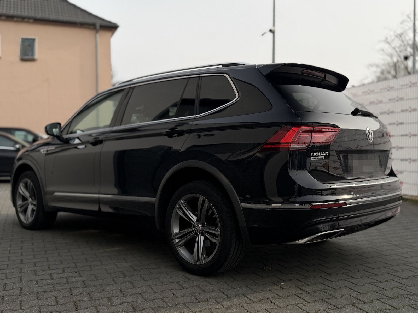 Volkswagen Tiguan Allspace R-LIne / 4Motion / Pano / Memory foto 8