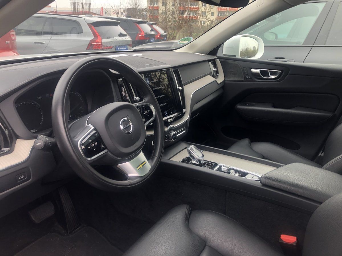 Volvo XC60 B4 Inscription Panoramdach Anhängerzug foto 7