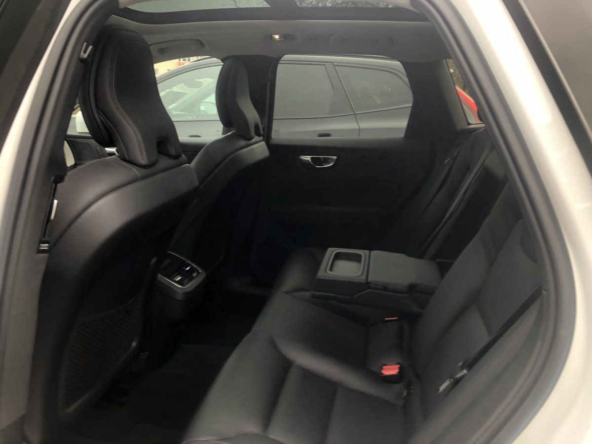 Volvo XC60 B4 Inscription Panoramdach Anhängerzug foto 8