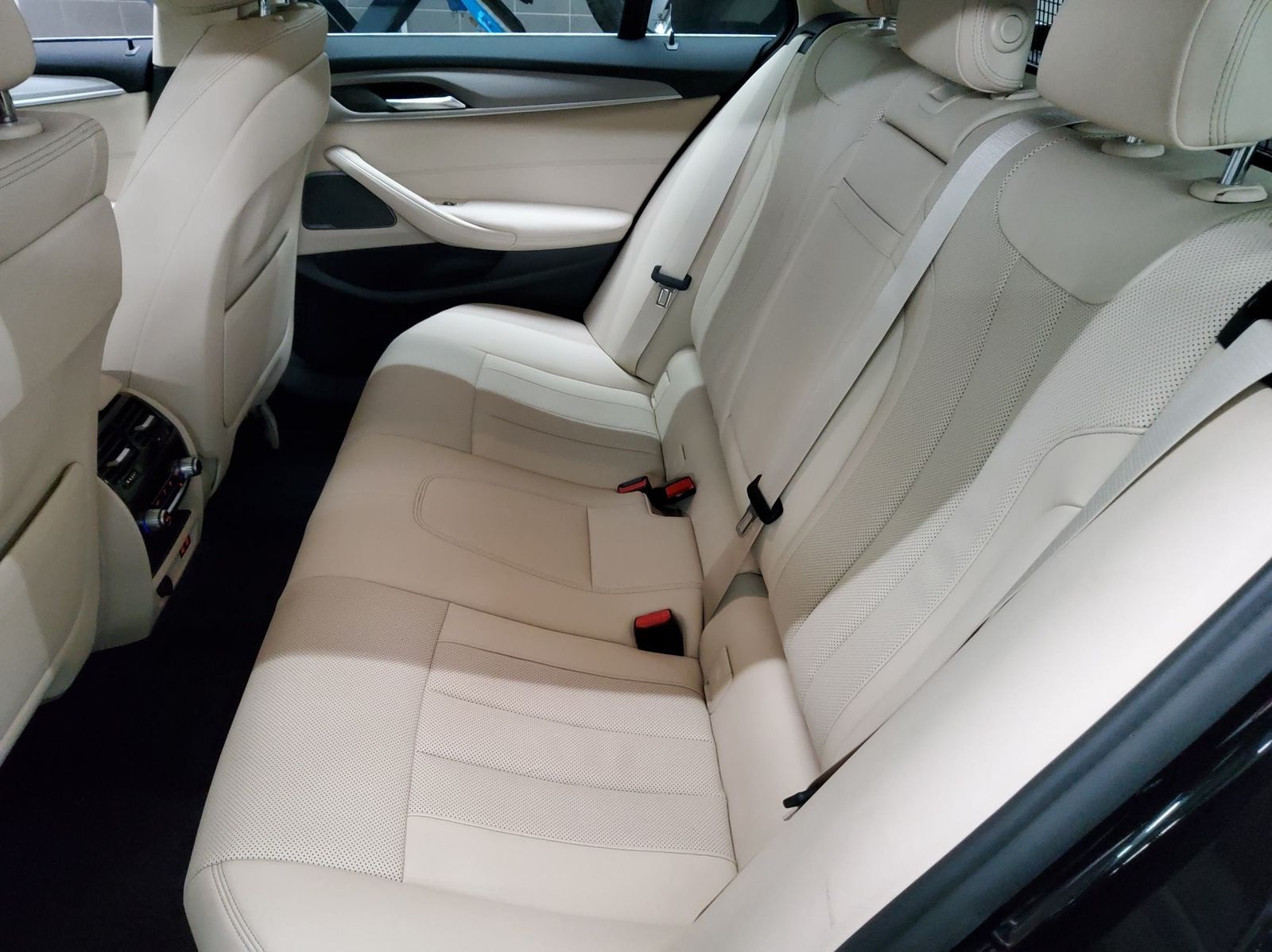 BMW 530iA Touring Leder Navi LC Pro H-K AHK LED+ RfK foto 13