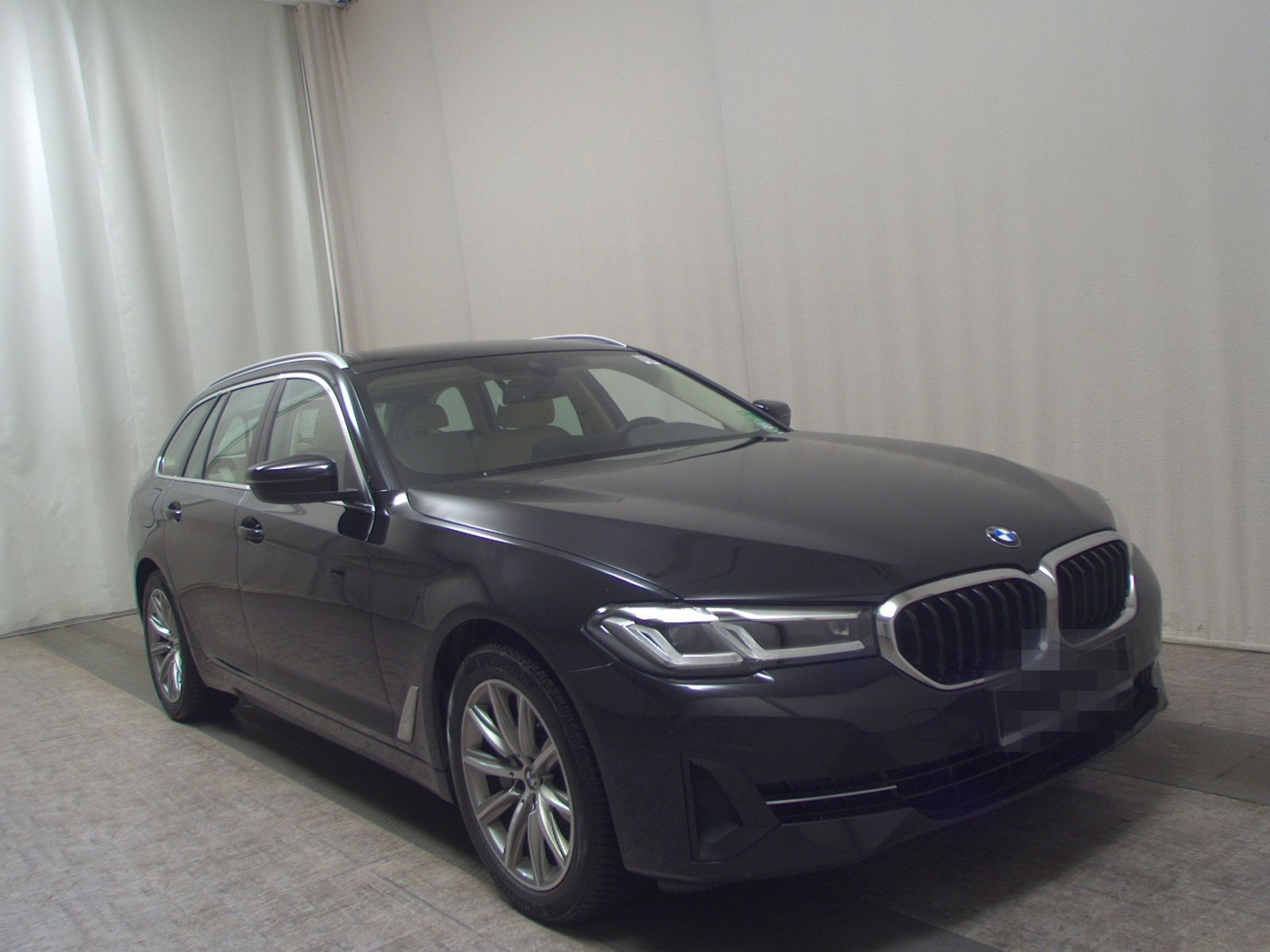 BMW 530iA Touring Leder Navi LC Pro H-K AHK LED+ RfK foto 3