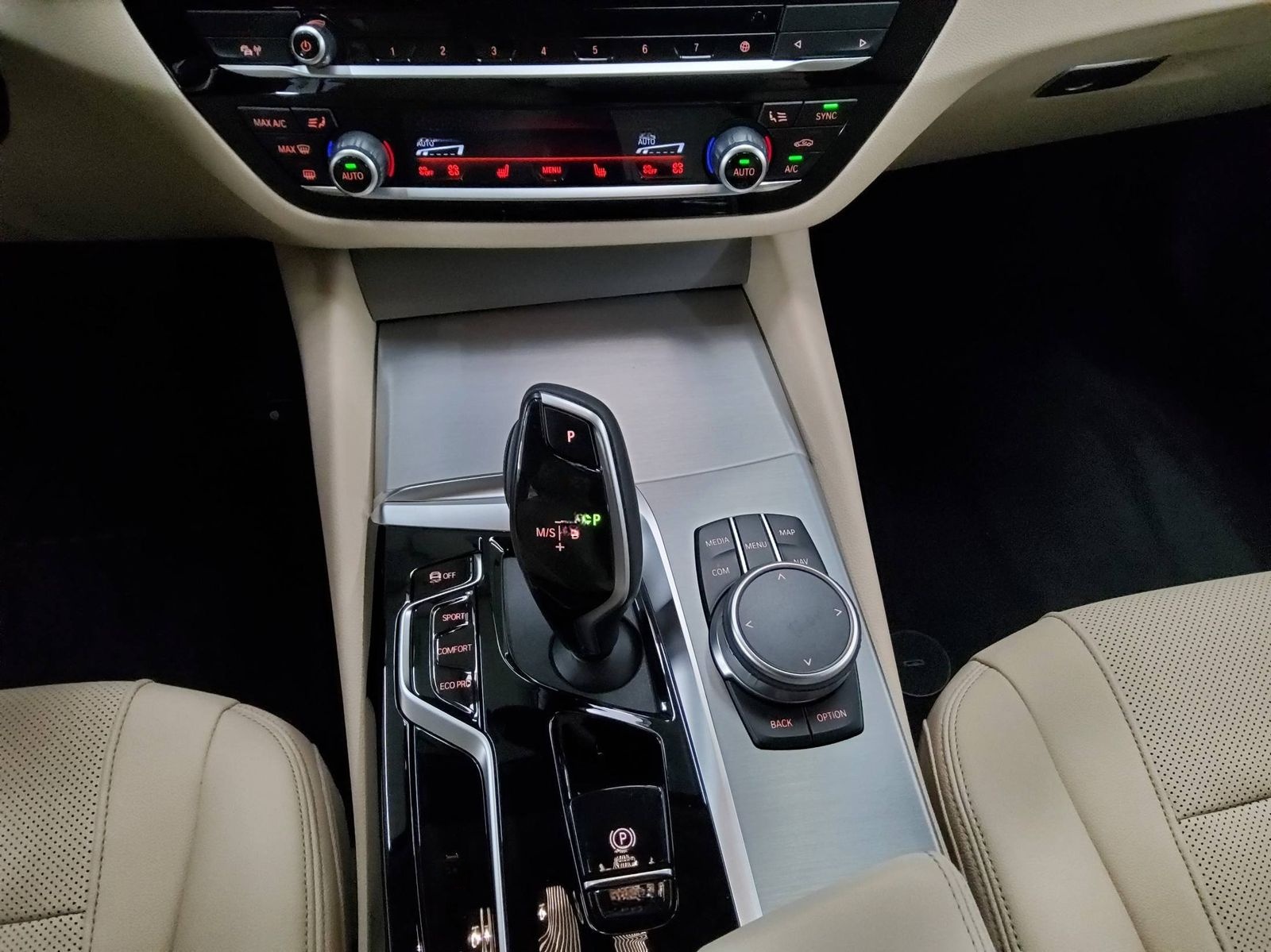 BMW 530iA Touring Leder Navi LC Pro H-K AHK LED+ RfK foto 6
