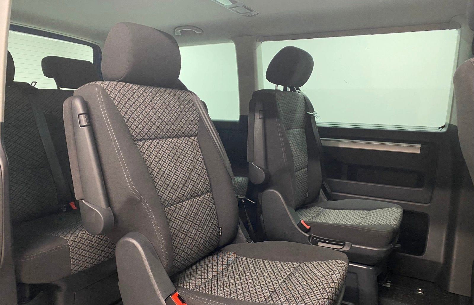 Volkswagen T6.1 Multivan Trendline 2,0l TDI 110kW 6-Gang foto 16