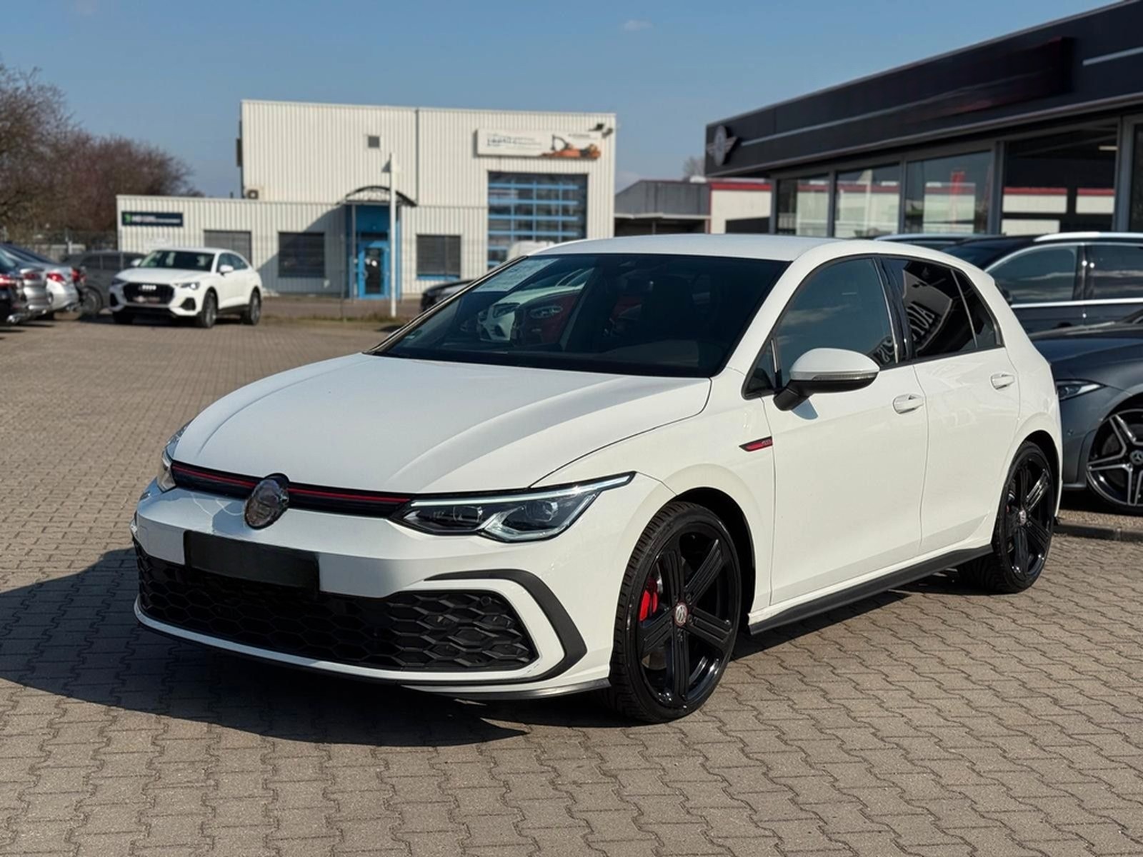 Volkswagen Golf VIII 2.0TSI Lim. GTI DSG*AMBIENTE*NAVI*DAB* foto 2