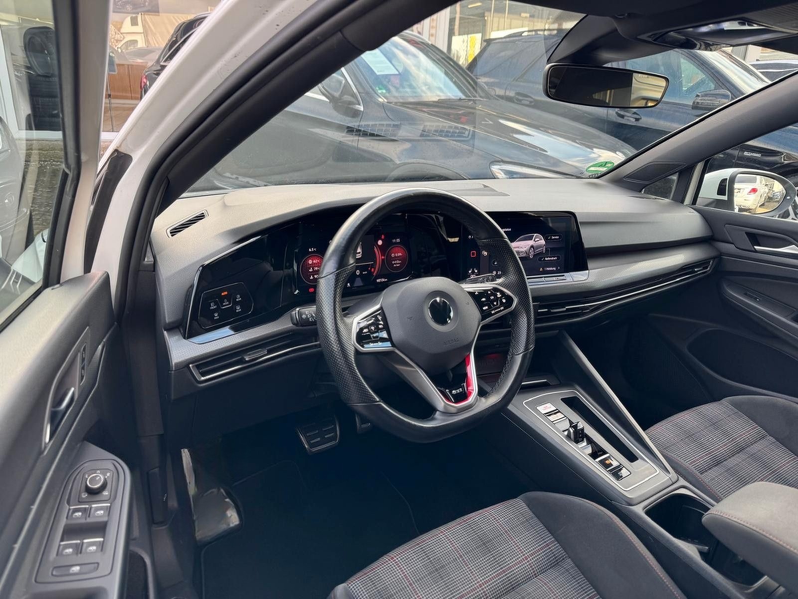 Volkswagen Golf VIII 2.0TSI Lim. GTI DSG*AMBIENTE*NAVI*DAB* foto 13