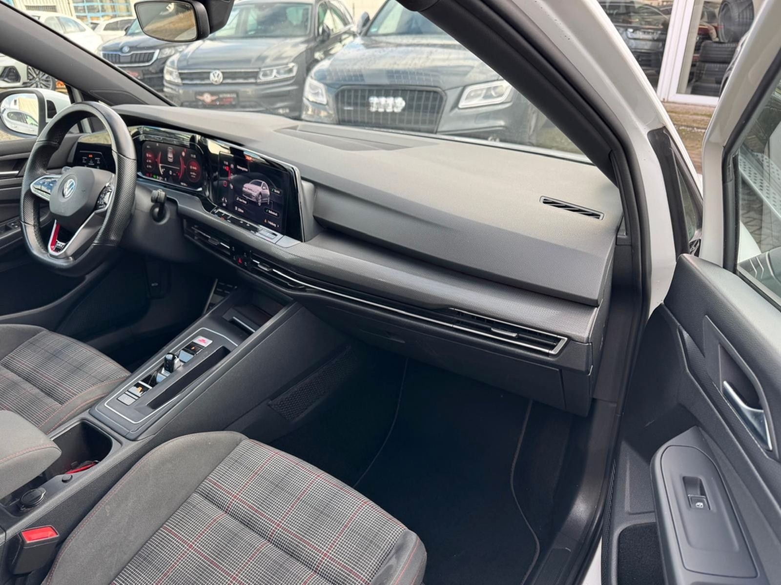 Volkswagen Golf VIII 2.0TSI Lim. GTI DSG*AMBIENTE*NAVI*DAB* foto 15