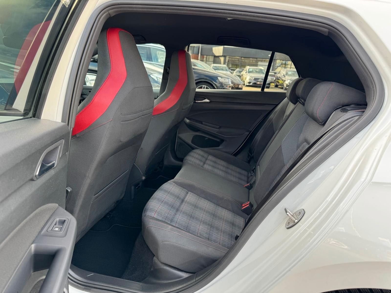 Volkswagen Golf VIII 2.0TSI Lim. GTI DSG*AMBIENTE*NAVI*DAB* foto 17