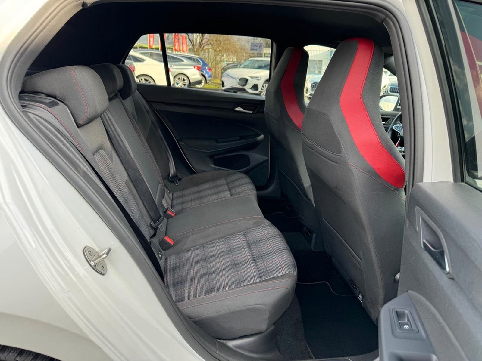Volkswagen Golf VIII 2.0TSI Lim. GTI DSG*AMBIENTE*NAVI*DAB* foto 18