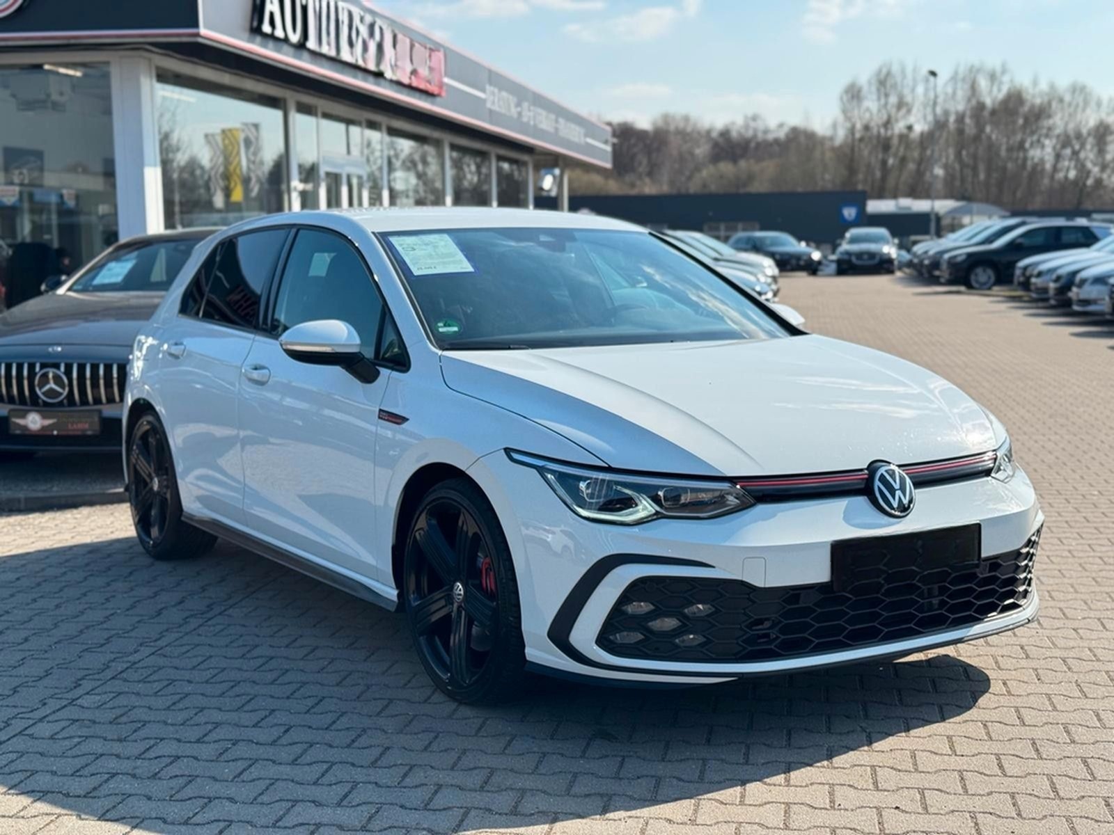 Volkswagen Golf VIII 2.0TSI Lim. GTI DSG*AMBIENTE*NAVI*DAB* foto 3