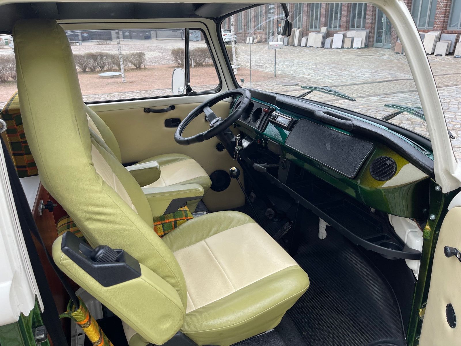 Volkswagen T2, 2l Flachmotor, sehr guter Zustand foto 14