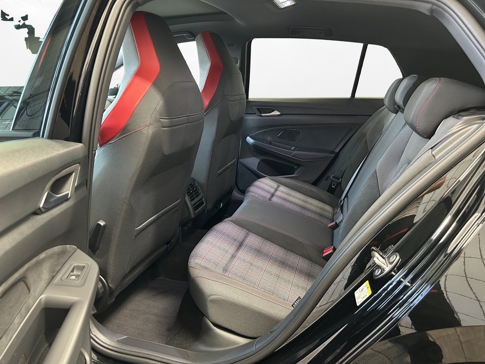 Volkswagen Golf VIII GTI 2.0 TSI DSG | PANO | LED | NAVI | foto 10