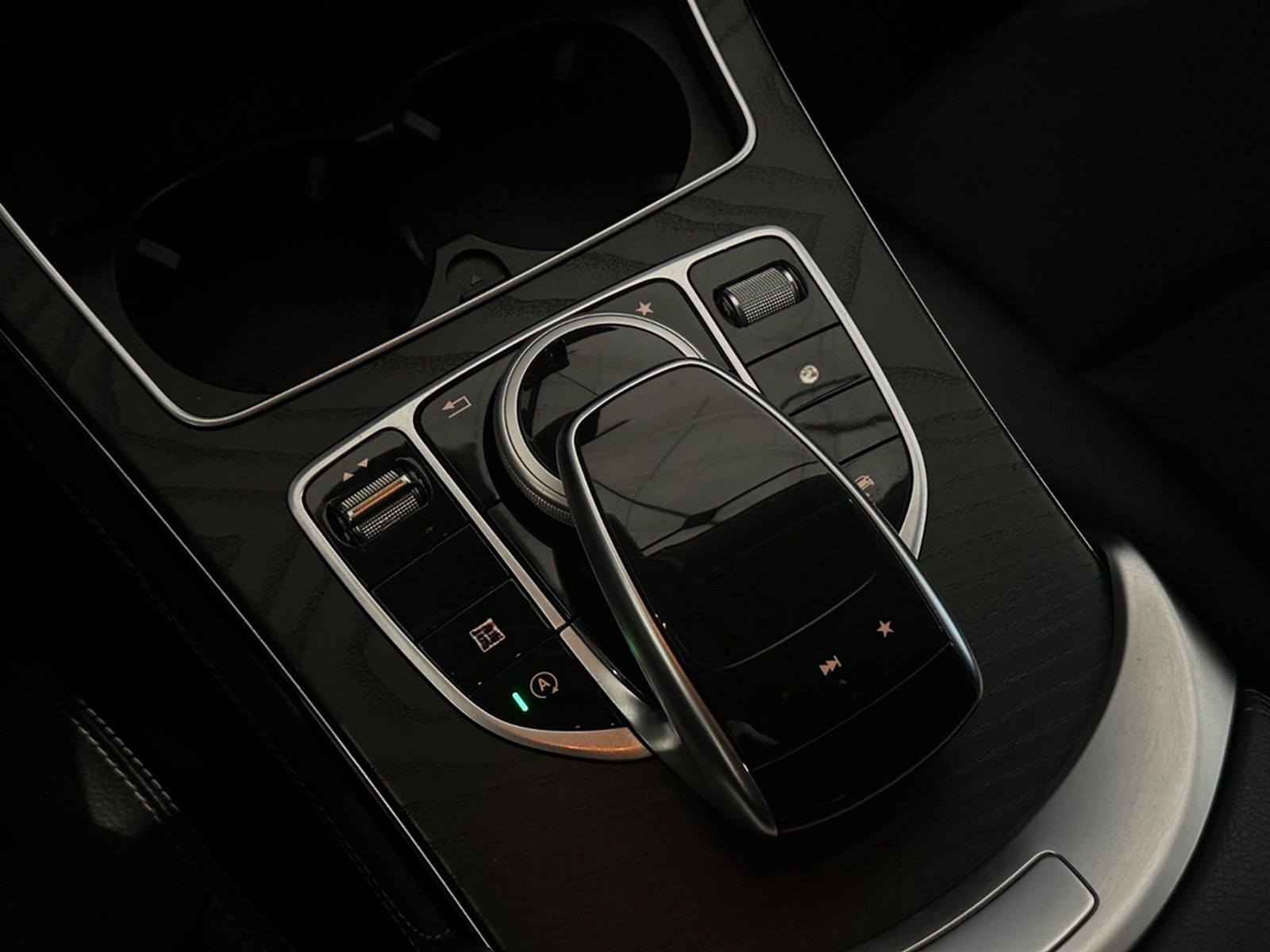 Mercedes-Benz GLC 250 4Matic Coupe*AMG-Line,Night,360°,AHK,LED foto 32