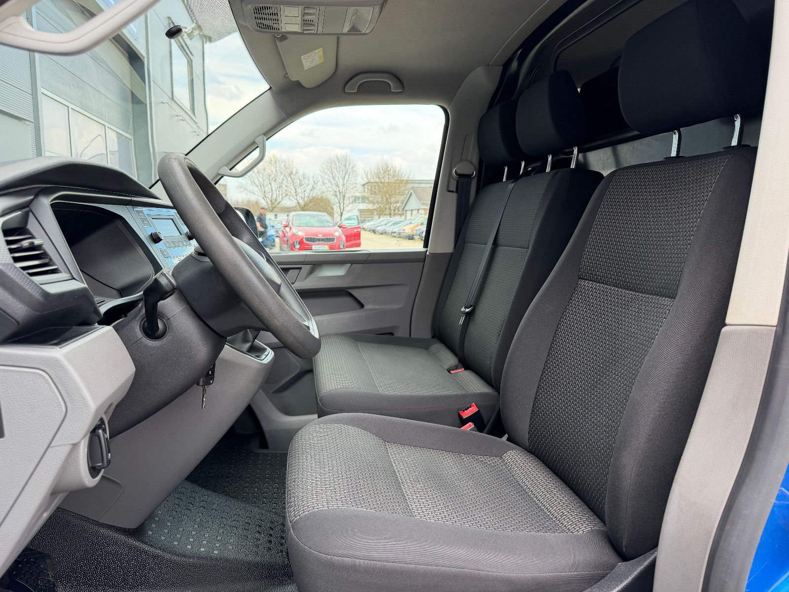 Volkswagen T6.1 Transporter lang*3 Sitze*Klima*AHK*1. Hand* foto 11