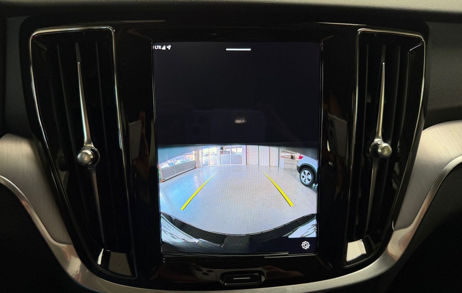 Volvo V60 ESSENTIAL AUTOMATIK+KLIMA+KAMERA+AHK+ALU+TOP foto 11