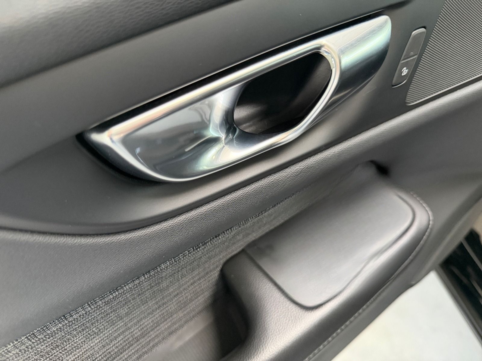 Volvo V60 ESSENTIAL AUTOMATIK+KLIMA+KAMERA+AHK+ALU+TOP foto 16