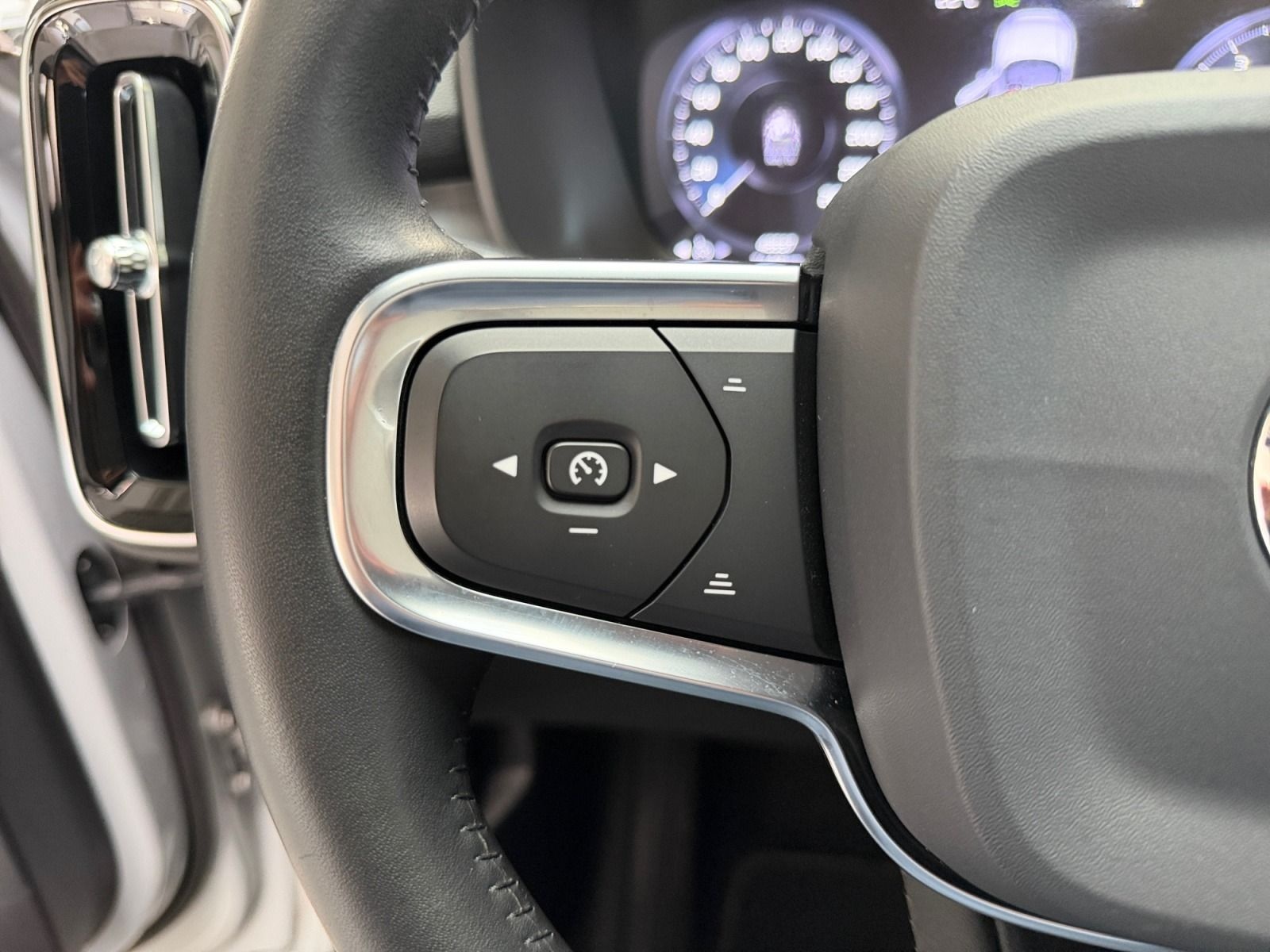 Volvo XC40 MOMENTUM AUTOMAT+NAVI+LED+KAMERA+HARMAN+TÜV foto 11