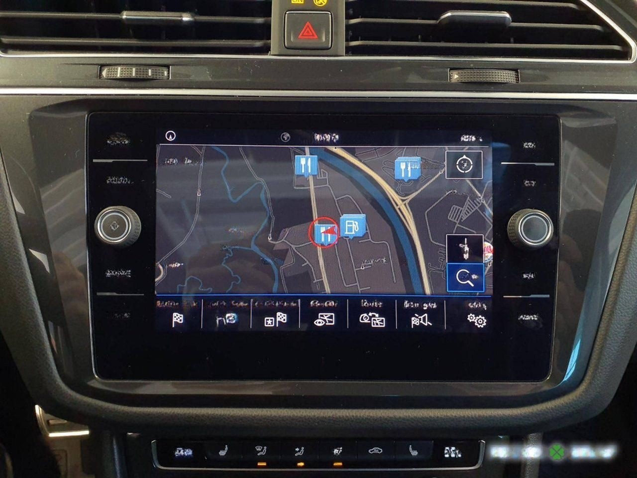 Volkswagen Tiguan SOUND 1.4 TSI DSG RFK HUD LED Pano AHK foto 7