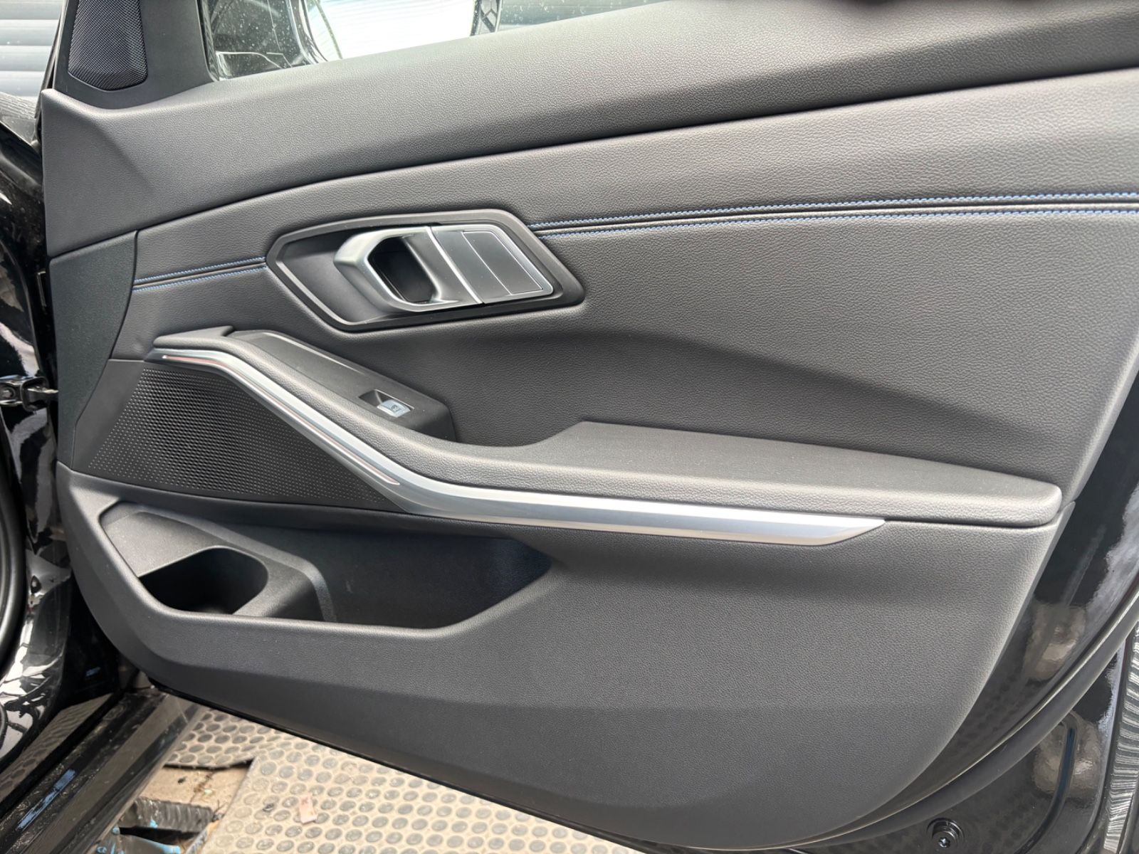 BMW 320 M Paket Leder LivePR Hifi PANO HUD Laser 19 foto 20