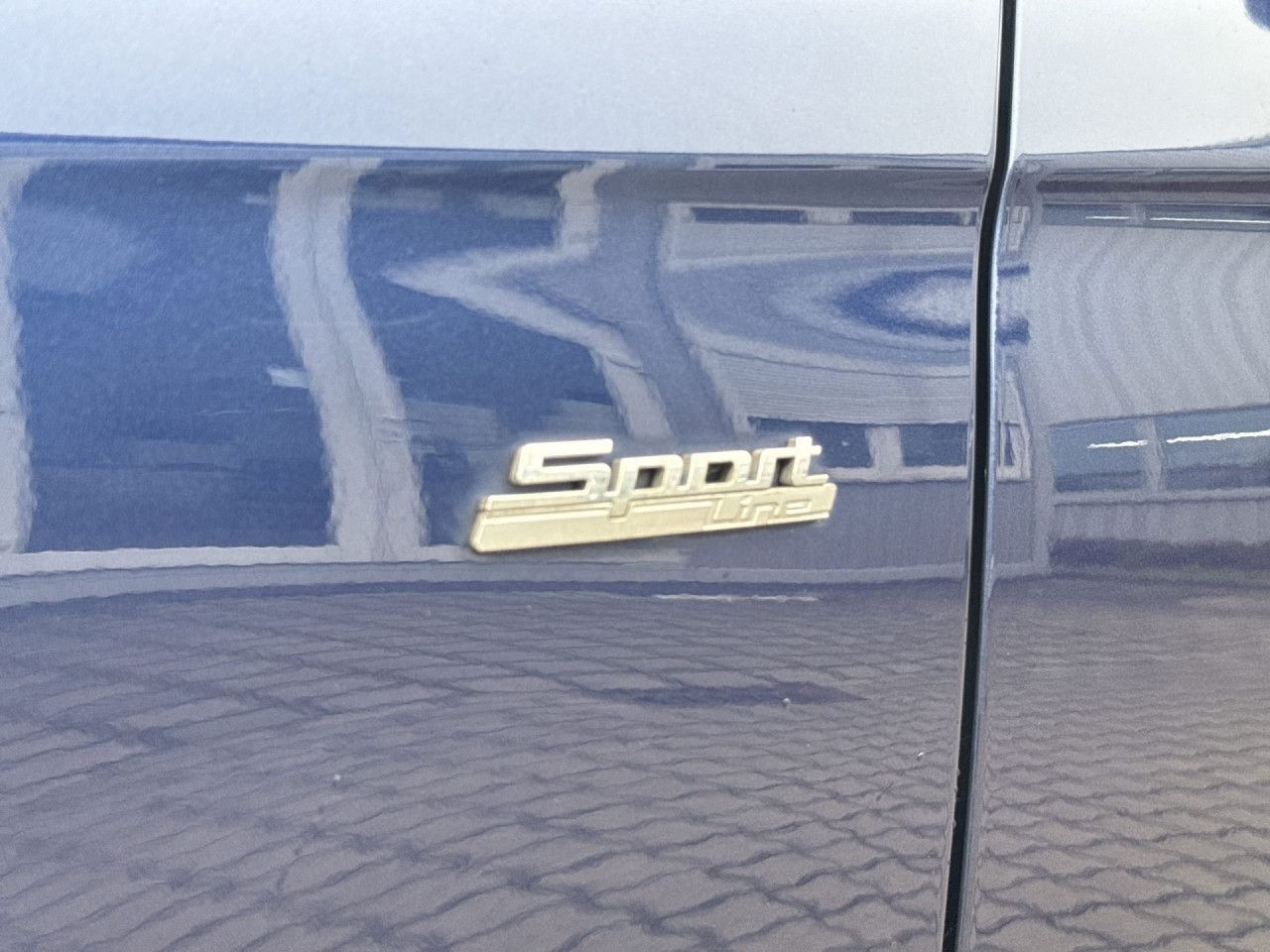 BMW 320i xDrive Sport Line Navi AdapLED AHK RFK Temp foto 18
