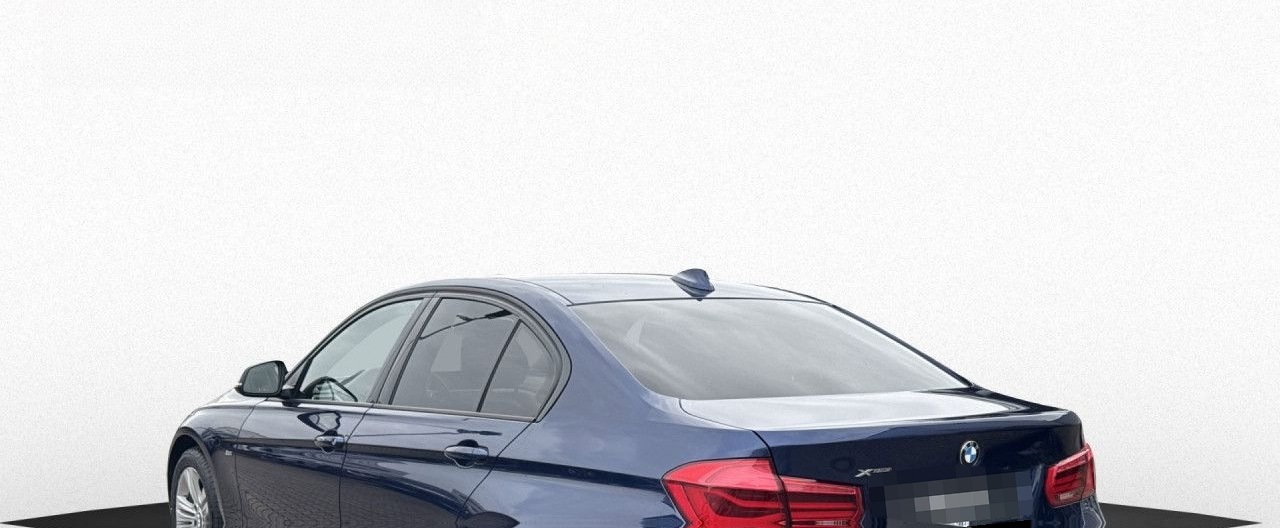 BMW 320i xDrive Sport Line Navi AdapLED AHK RFK Temp foto 6