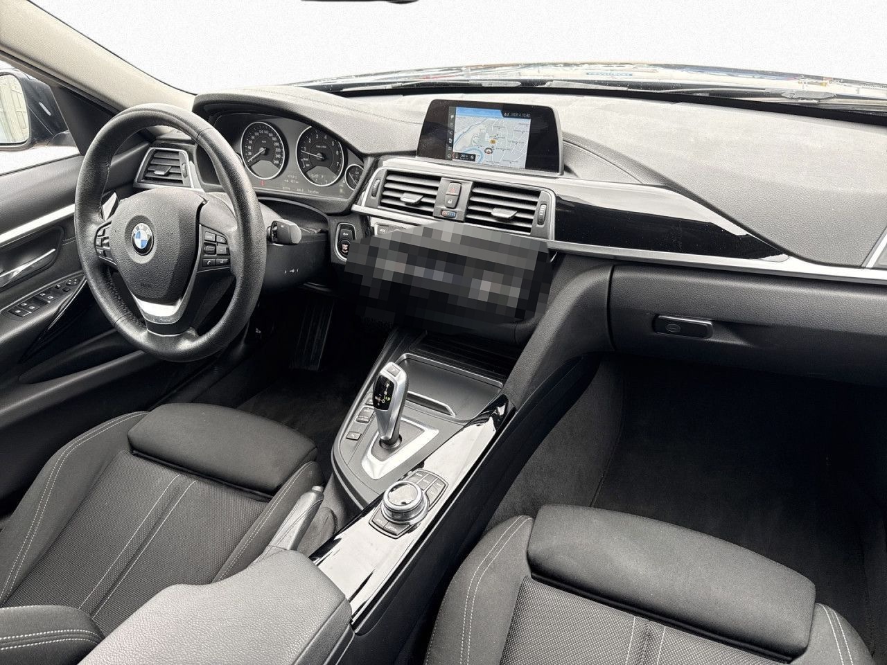 BMW 320i xDrive Sport Line Navi AdapLED AHK RFK Temp foto 10