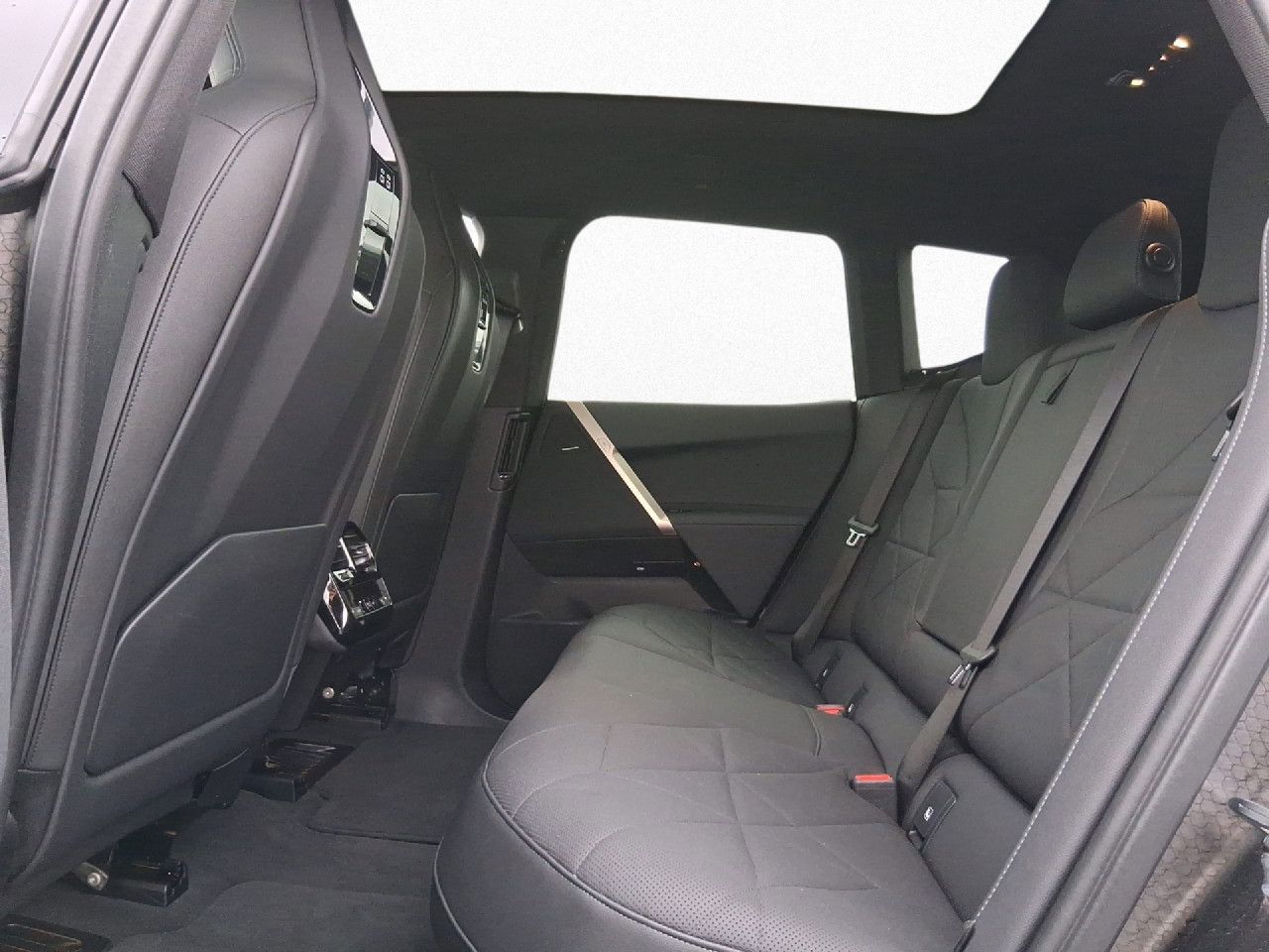BMW iX xDrive40 Sportpaket ACC 360° H/K SkyL SoftCl foto 13
