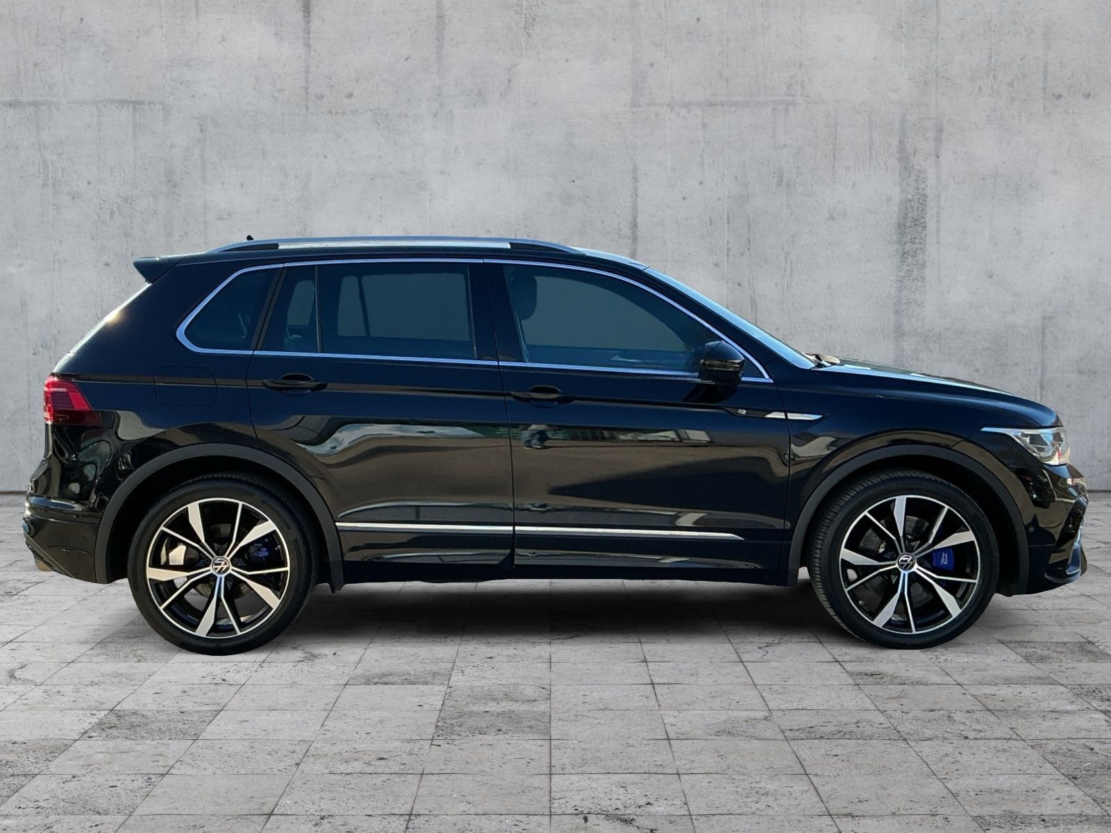 Volkswagen Tiguan R 2.0 TSI 4M LEDER+MATRIX+AHK+AKRAPOVIC foto 7