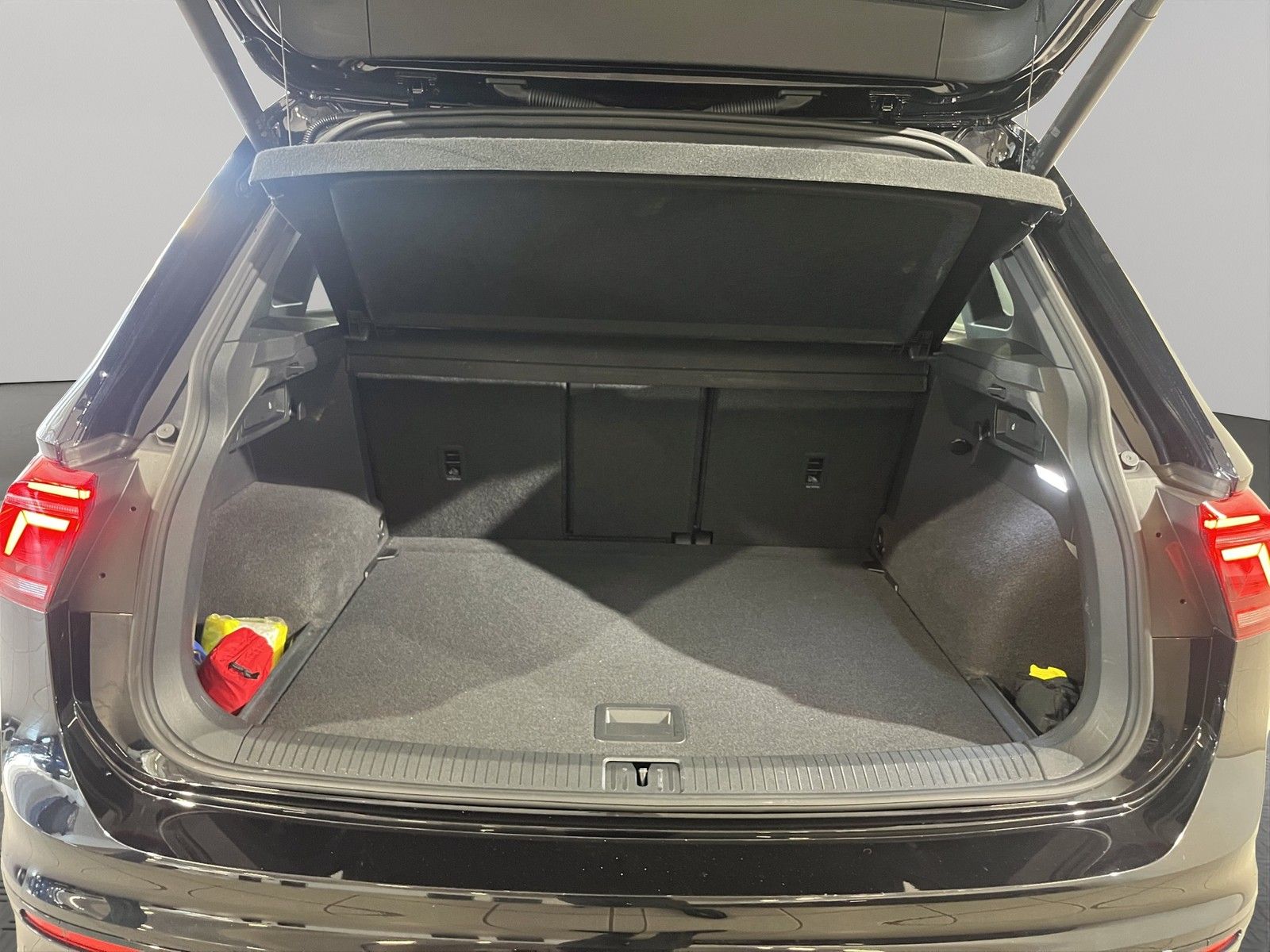 Volkswagen Tiguan R-Line 4Mo. Matrix Pano HUD AHK foto 18