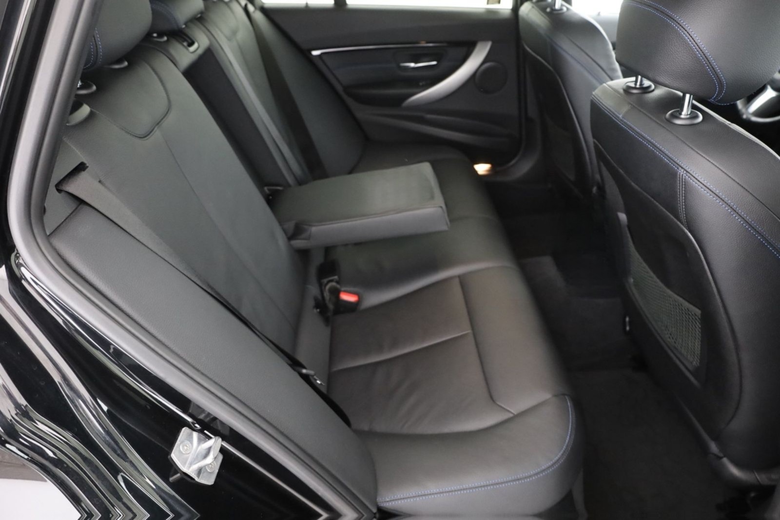 BMW 320i Touring M Sport LED Navi Sitzheizung DAB foto 24