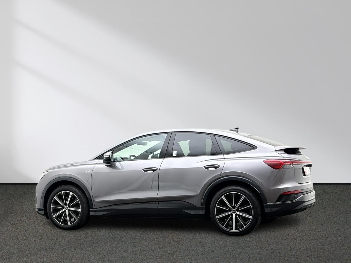 Audi Q4 e-tron Sportback 50 quattro Matrix ACC AHK foto 4
