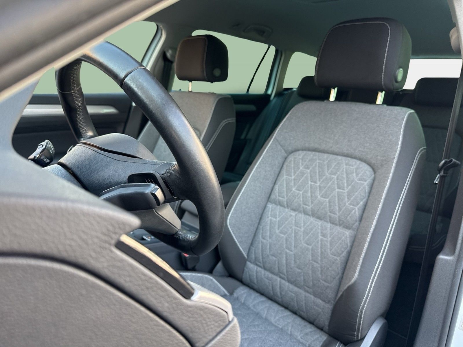 Volkswagen Passat Variant 2.0 TDI DSG Business LED Navigati foto 18
