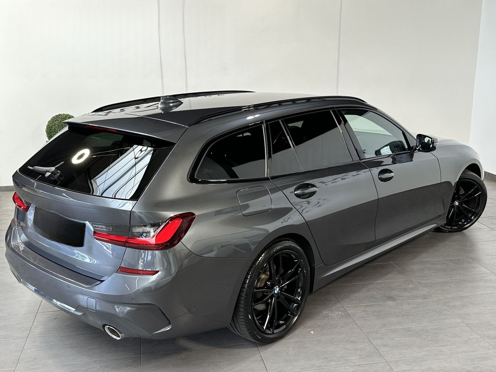 BMW 320d Touring M-Sport NAV+LASER+ACC+19ZO foto 5