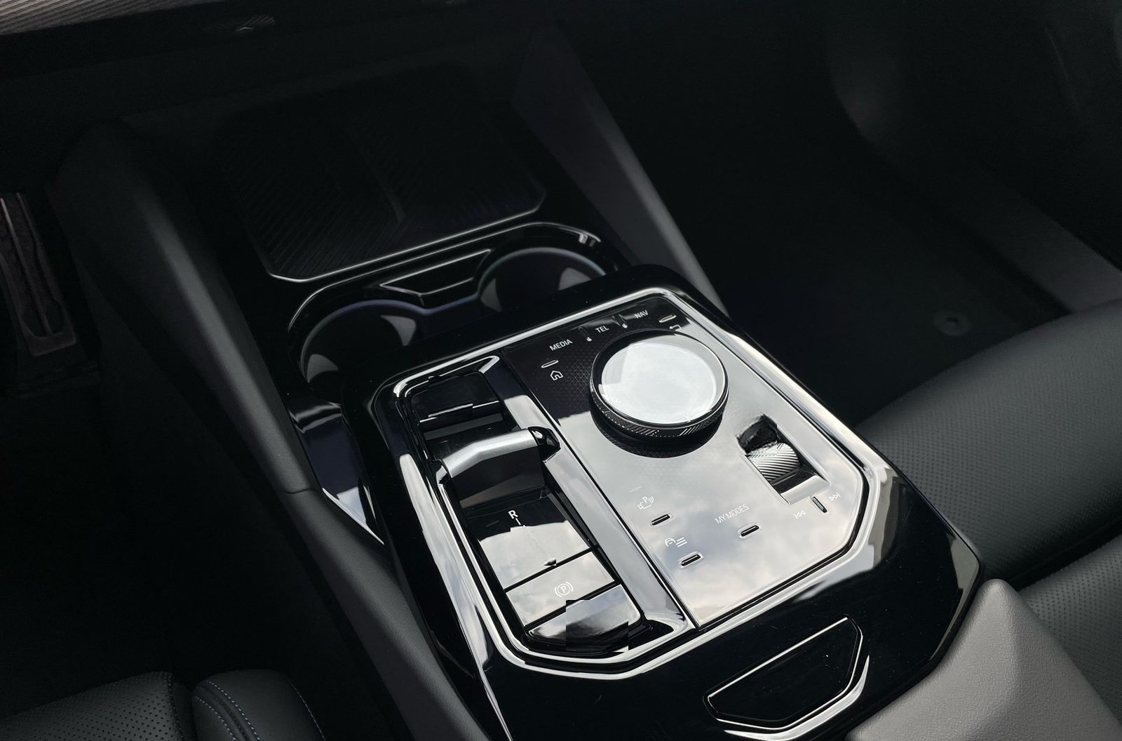 BMW 550e xDrive Tour M Sport || Pano AHK Autobahnass foto 19