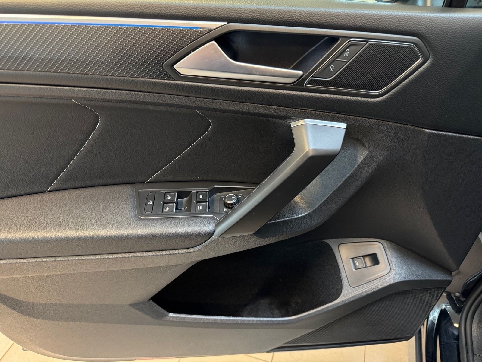 Volkswagen Tiguan Allspace 2.0 TDI R-Line 4M Stand.hz. AHK foto 12