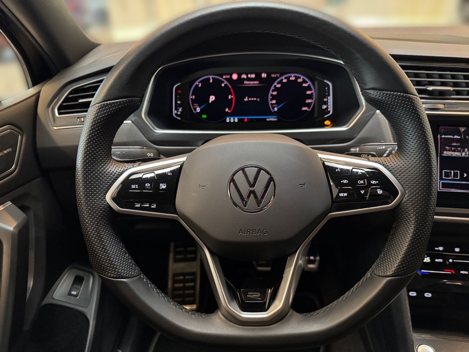 Volkswagen Tiguan Allspace 2.0 TDI R-Line 4M Stand.hz. AHK foto 18